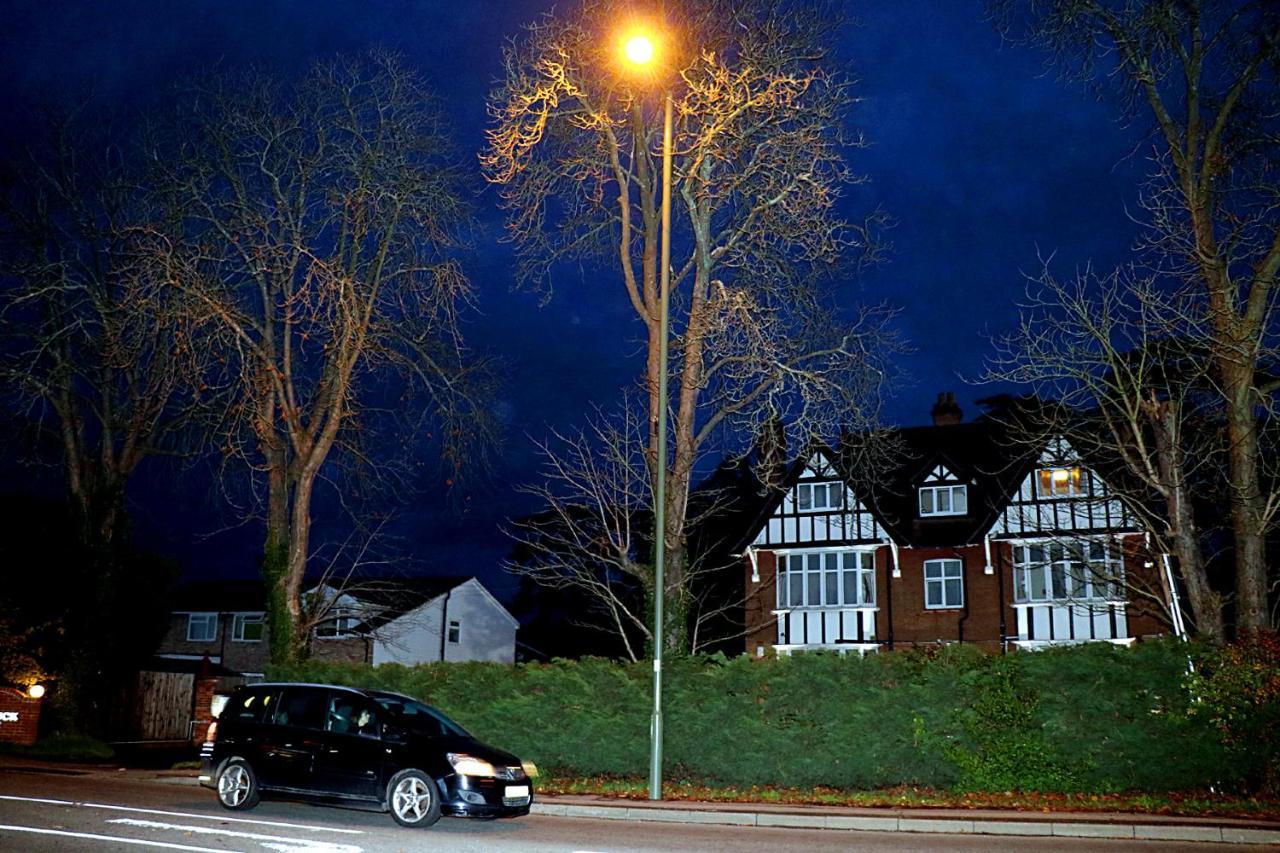 Gatwick Inn Hotel - For A Peaceful Overnight Stay Horley Exterior foto